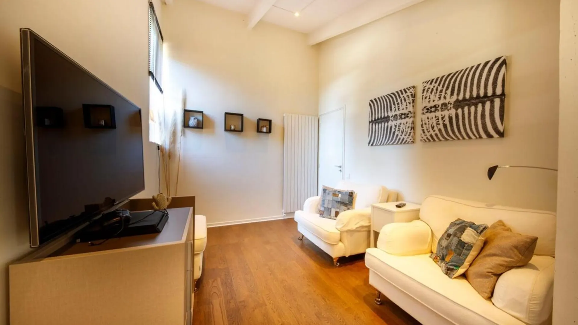 06V - Beautiful Villa With Spa Pool And Tennis Biot France