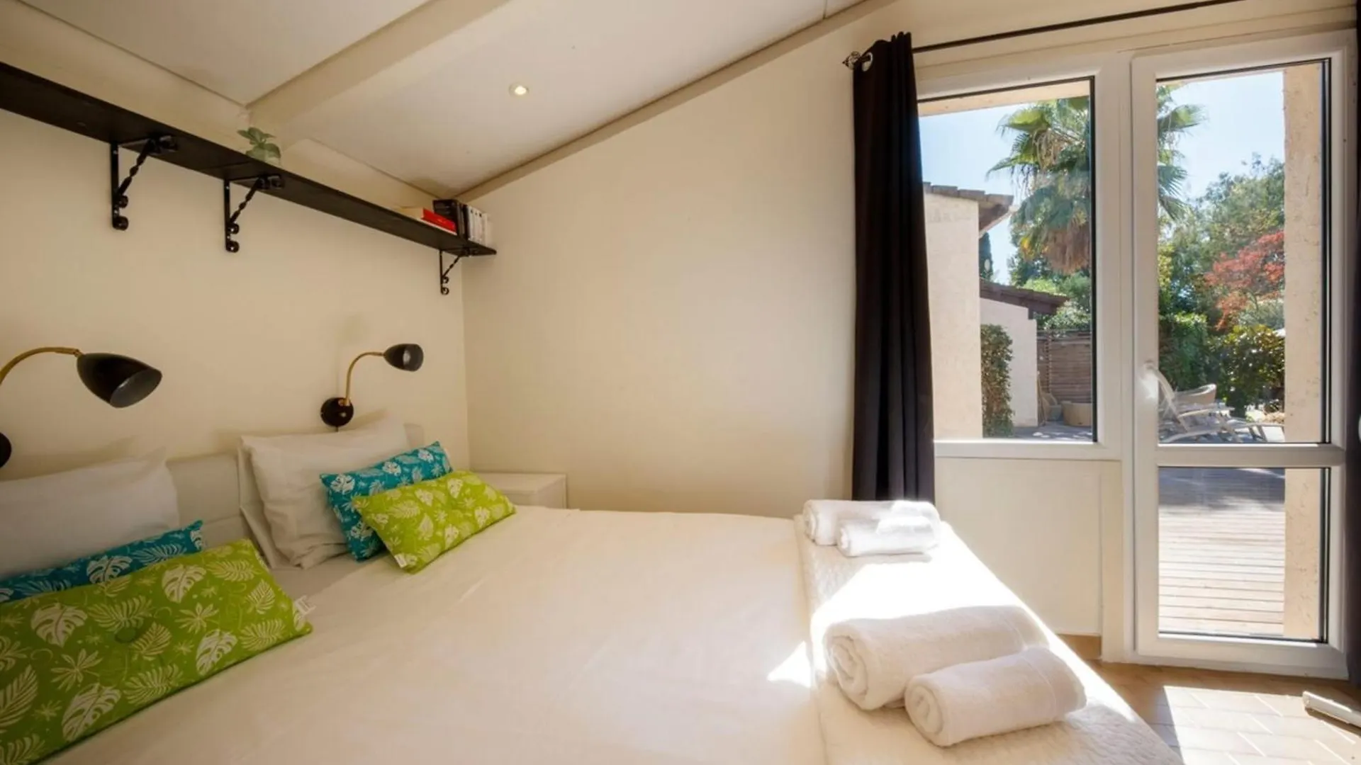 06V - Beautiful Villa With Spa Pool And Tennis Biot France