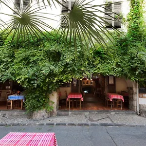 2* Hotel Les Arcades